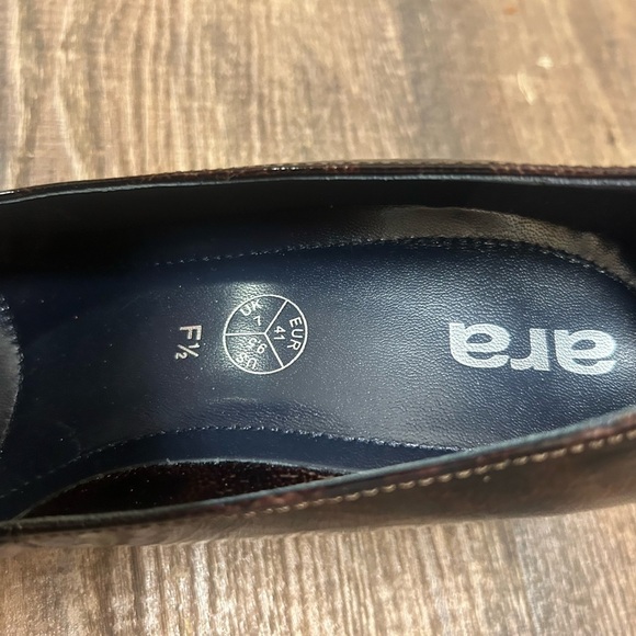 Ara Brown 9.5 NWOT “Luftpolster” Patent Leather Heels printed design underneath - Picture 4 of 16